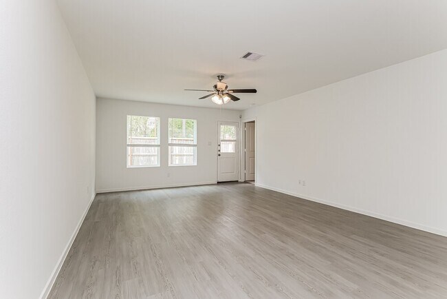 Foto del edificio - 1717 Lofty Cedar Ct