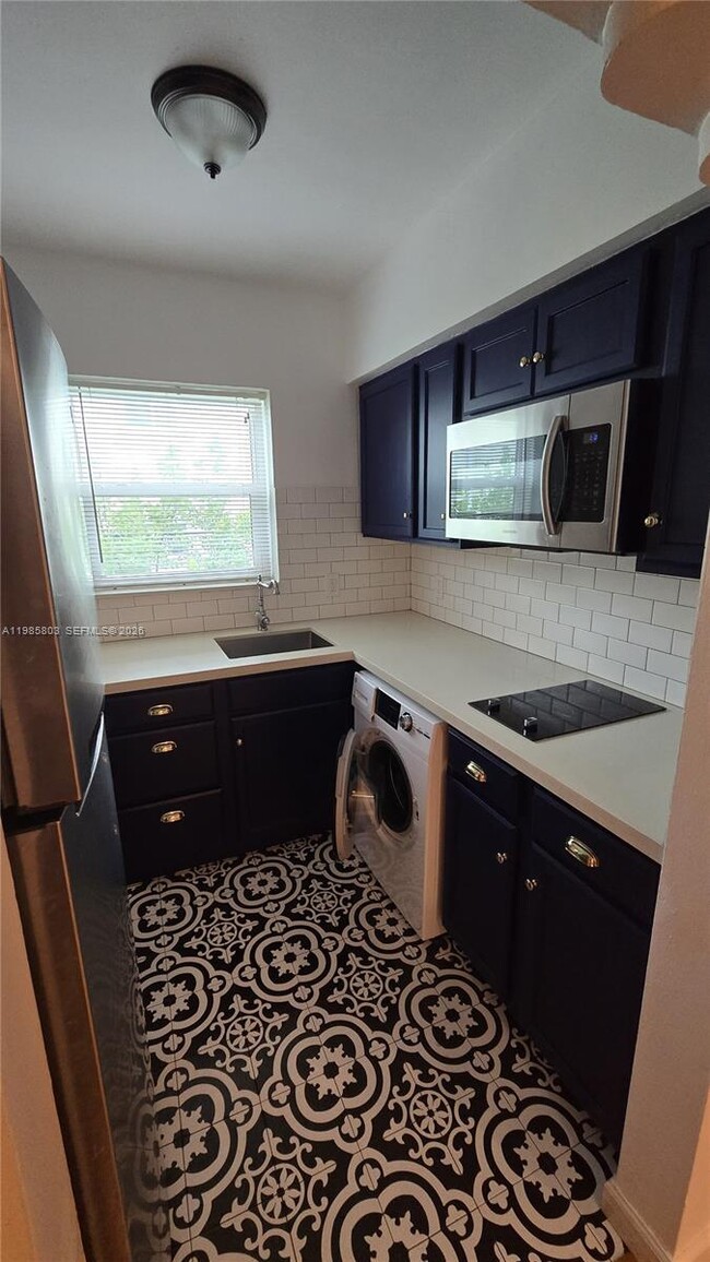 Building Photo - 10072 E Bay Harbor Dr