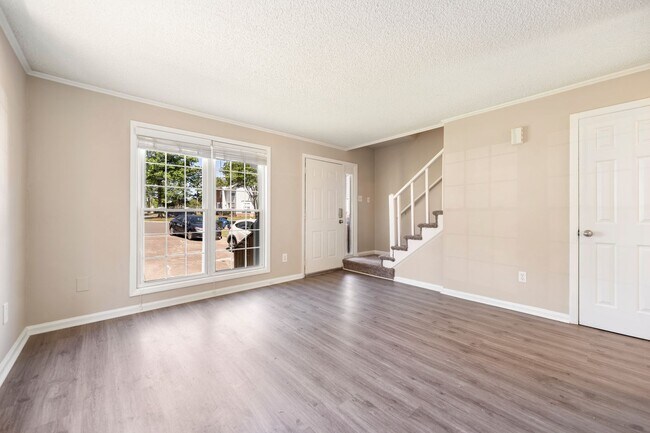 Foto del edificio - Charming End Unit Townhome near Downtown D...