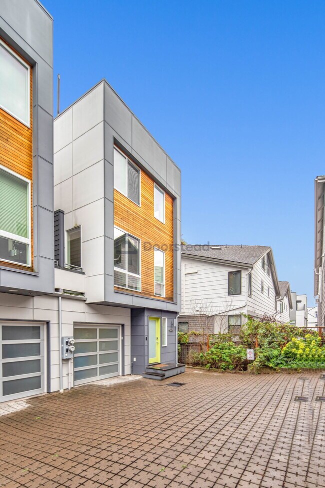 Building Photo - 4226 Evanston Ave N