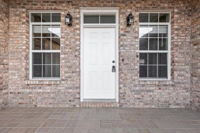 Foto del edificio - Updated Home in fantastic neighborhood!