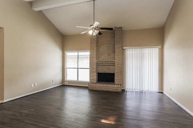 Foto del edificio - 3425 Benfield Dr