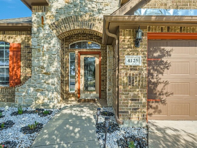 Foto del edificio - 5 br, 2 bath House - 8125 Cedar Lake Lane