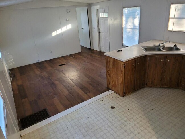 Building Photo - 5652 Aenon Lane