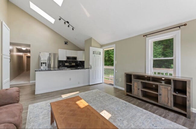 Foto del edificio - 33 Plaza Village Rd