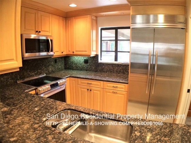 Building Photo - 8850 Villa La Jolla Dr