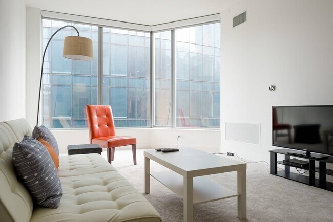 Building Photo - High end one bedroom plus at the luxurious...