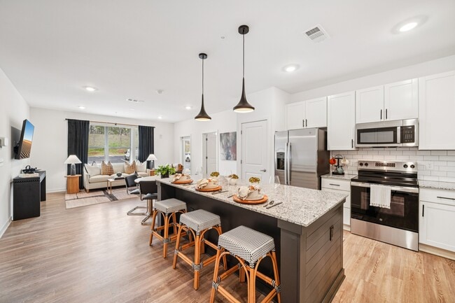 Building Photo - Colina Hillside