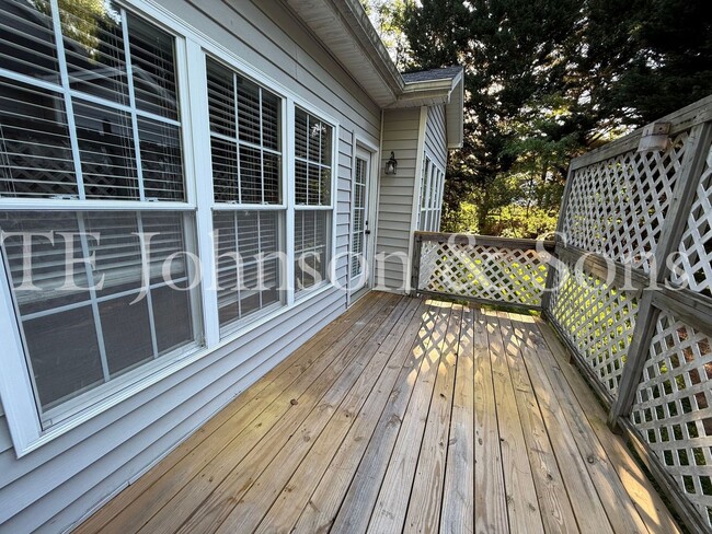 Building Photo - 135 Pebble Rdg Ln