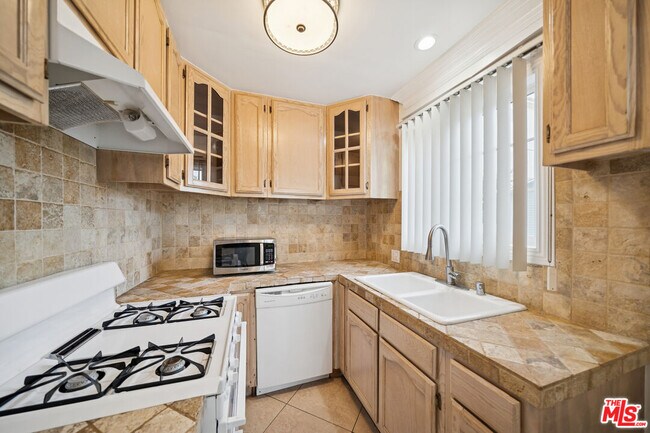 Foto del edificio - 710 Westmount Dr