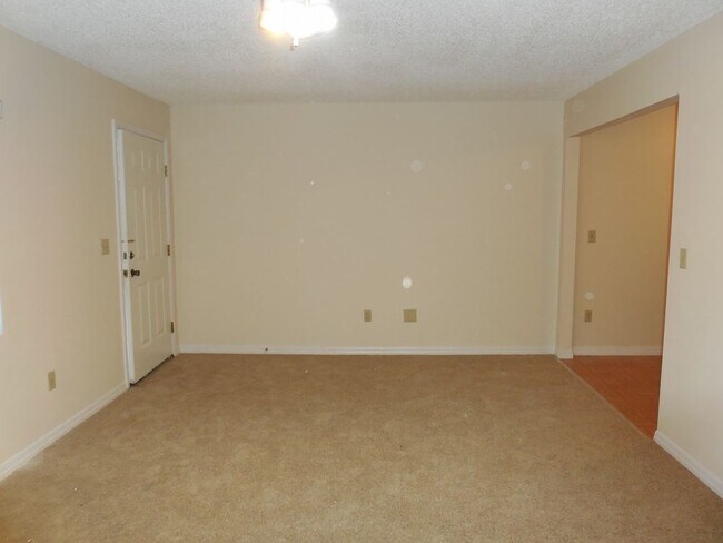 Building Photo - Manor Condo 1 bed 1 bath cute condo