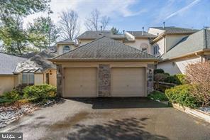 Building Photo - 9 Red Oak Dr