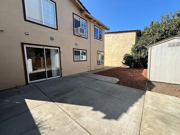 Primary Photo - 2840 Rainview Dr