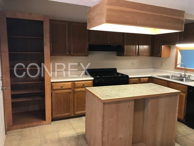 Building Photo - 4901 Dexter Ct