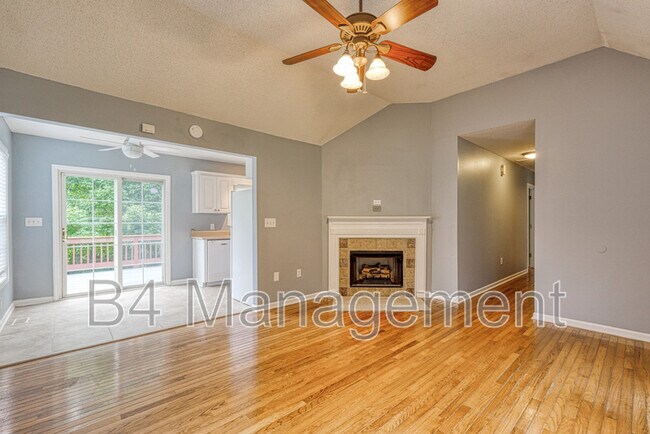 Foto del edificio - 208 Cotton Creek Dr