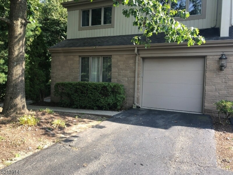 601 Apache Ct, Mahwah, NJ 07430 Room for Rent in Mahwah, NJ