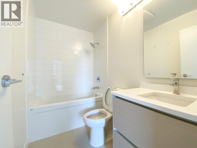 Photo du bâtiment - 8850 University Crescent