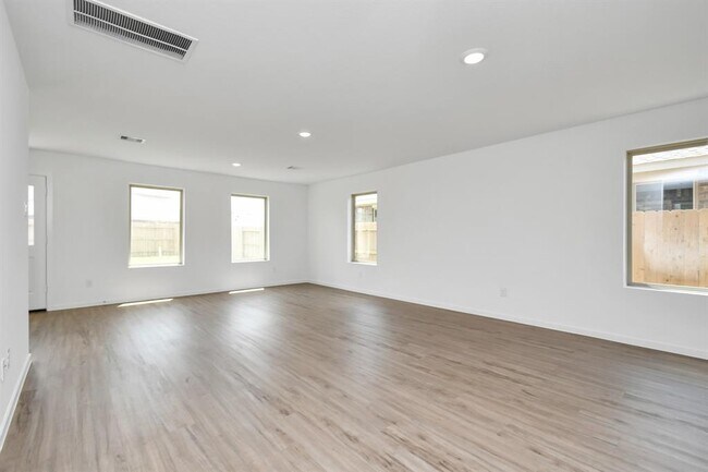 Building Photo - 3048 Ash Ray Dr