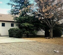 Building Photo - 3165 N Yavapai Rd E