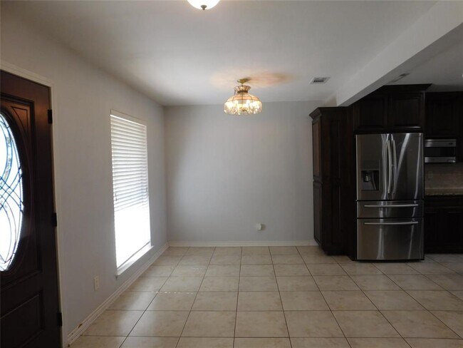 Building Photo - 2709 Blackwood Dr