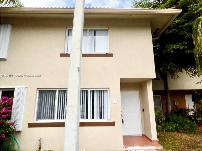 Foto del edificio - 531 NW 82nd Ave