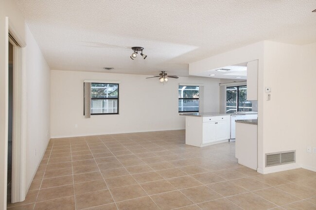 Building Photo - Englewood Annual Pool Home for Rent