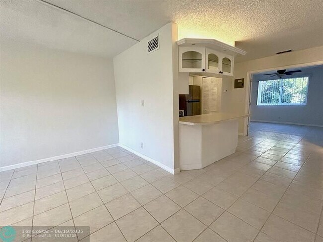 Foto del edificio - 2175 NE 56th St