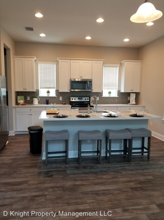 Building Photo - 4 br, 3 bath House - 8736 Peachtree Park Ct.