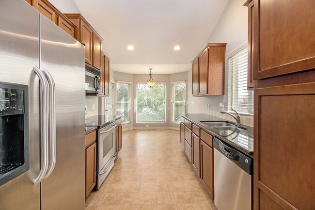 Building Photo - Ranch Townhome in Shadow View