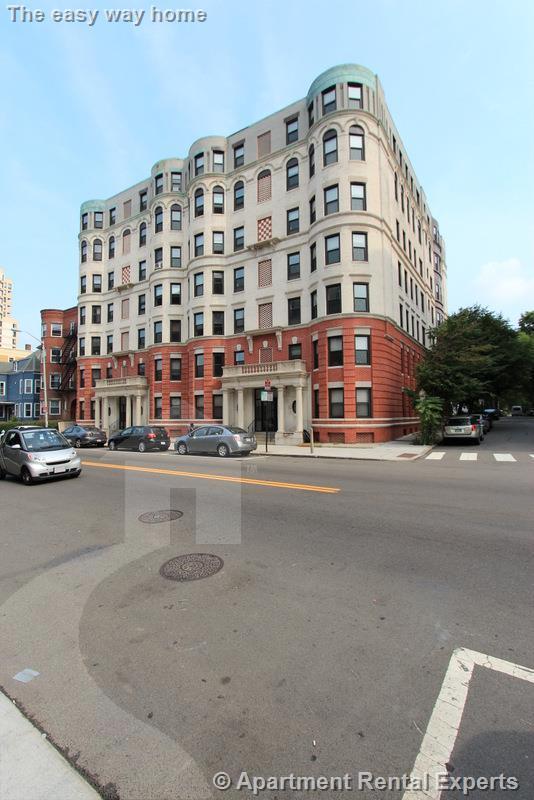 Building Photo - 881 Massachusetts Ave