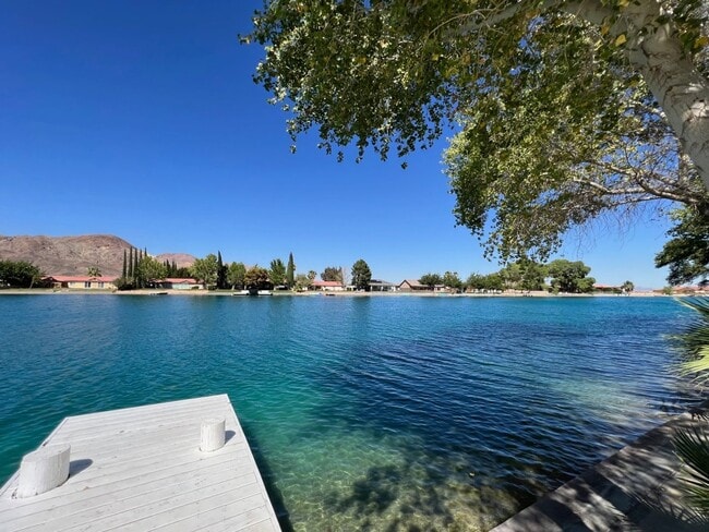 Building Photo - Beautiful 3 Bedroom House Located on Calic...