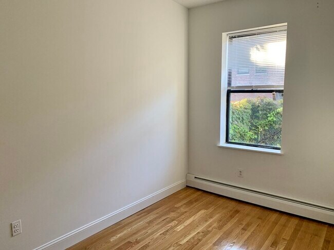 Foto del edificio - 225 E Berkeley St