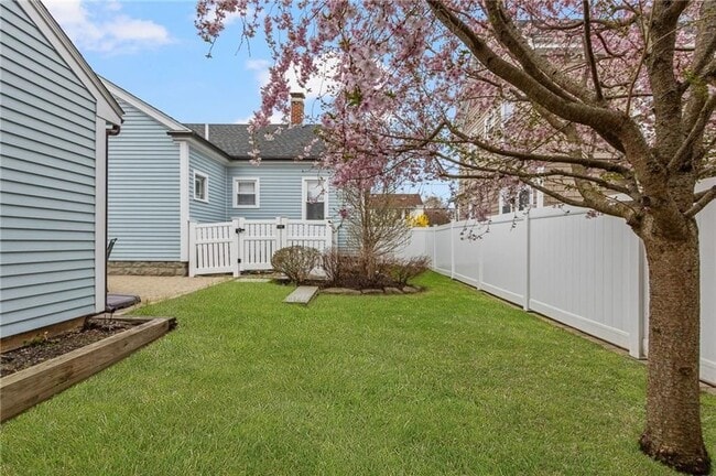 Foto del edificio - 11 Eustis Ave