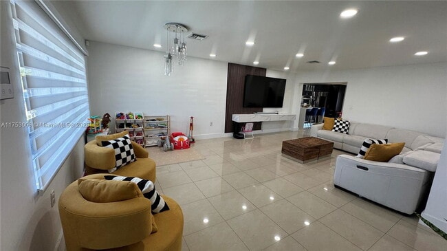 Photo - Northwest 38th Avenue, Miami Gardens, FL 3... House