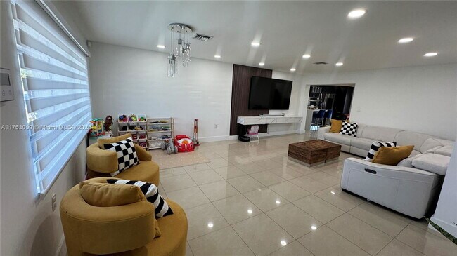 Foto del edificio - Northwest 38th Avenue, Miami Gardens, FL 33055 - 3 BR 2 BA house