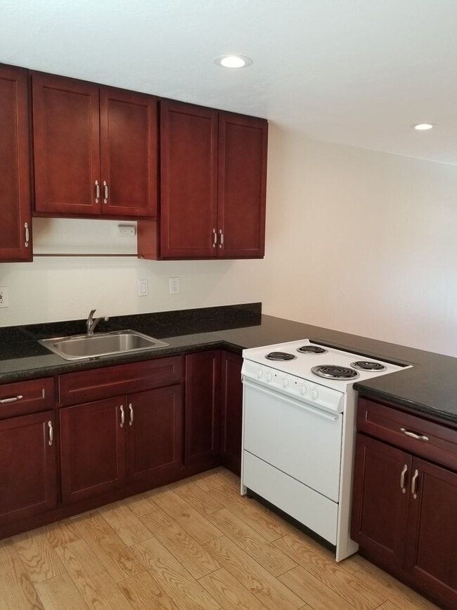 Building Photo - 2076 Donald Dr