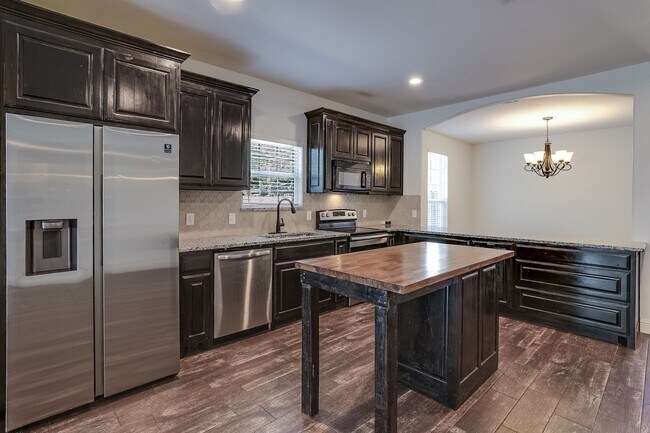 Foto del edificio - Beautiful 3 Bedroom, 2 Bath Home in Cleburne