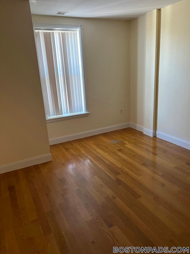 Building Photo - 90 Westland Ave