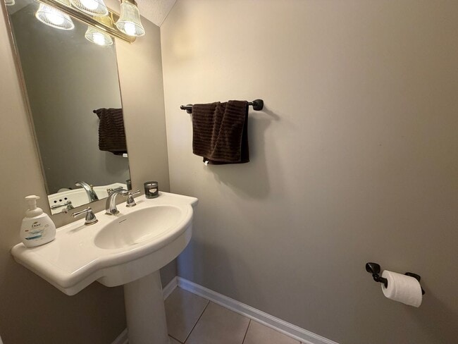 Building Photo - Donahue Crossing Golf View #2812