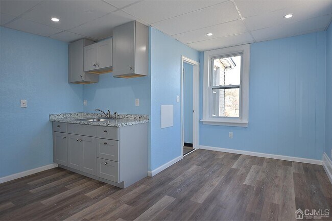 Building Photo - 47 Bordentown Ave