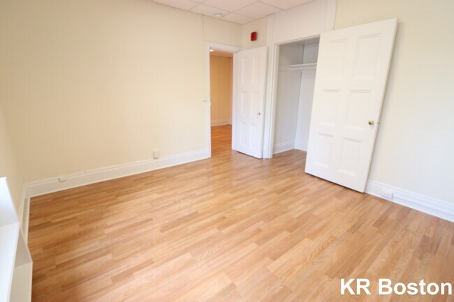 Building Photo - 130 Boylston St