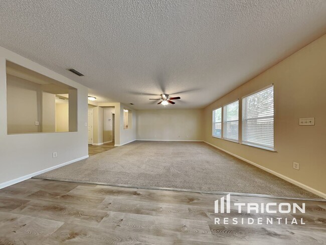 Foto del edificio - 7134 Beekman Lake Dr