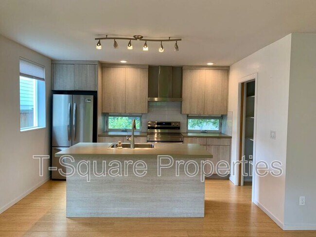 Foto del edificio - 4755 Delridge Wy SW