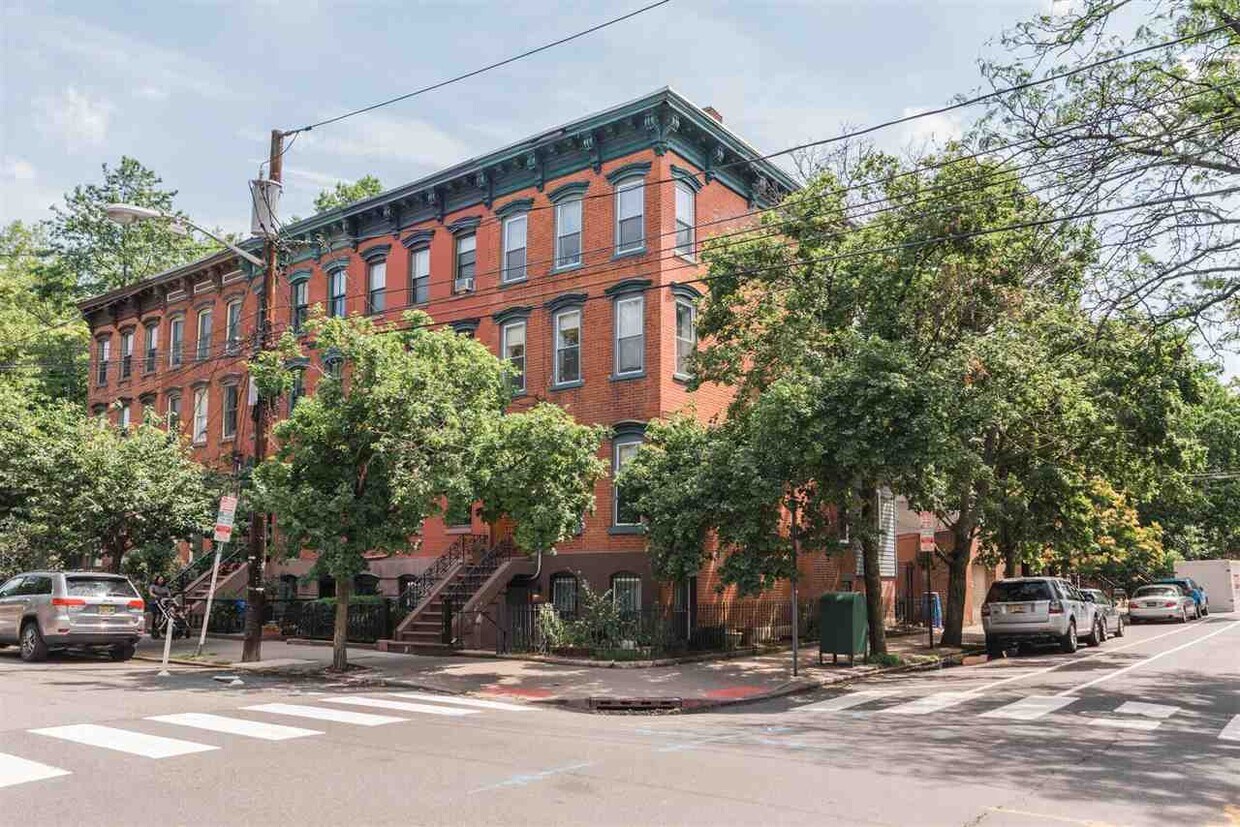 Primary Photo - 612 Jersey Ave