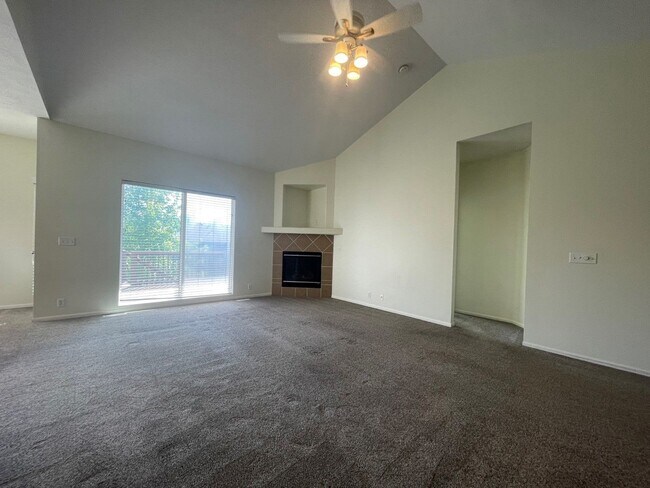Building Photo - Townhome for Rent in Papillion