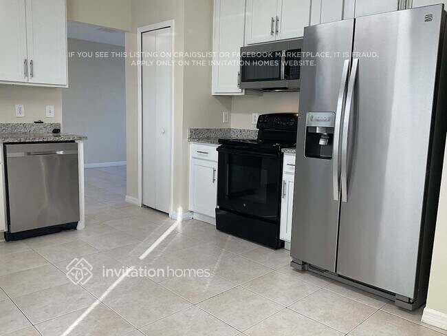 Foto del edificio - 835 McLean Ct