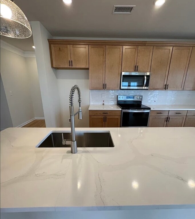 Foto principal - 4 Stratton Dr