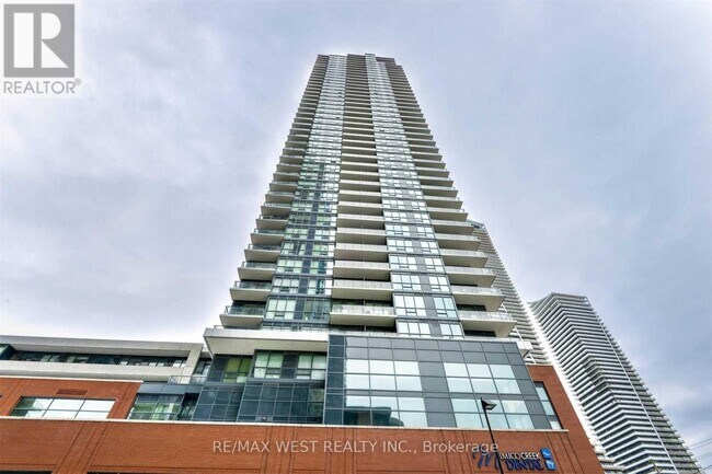 Photo du bâtiment - 2200 Lake Shore Blvd W