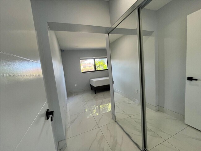 Building Photo - 575 NE 179th Dr