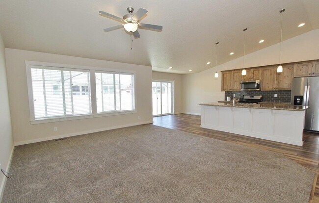 Foto del edificio - 4044 Queen Anne Dr
